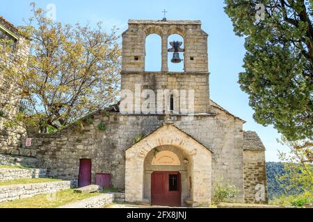 France, Ardèche, Parc National des Cévennes, Parc naturel régional des Monts d'Ardèche, les Vans, village des Naves, église romane Saint Jacques le majeur // Banque D'Images