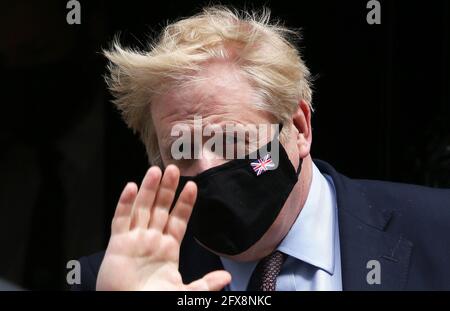 Londres, Angleterre, Royaume-Uni. 26 mai 2021. Le Premier ministre britannique BORIS JOHNSON quitte 10 Downing Street avant la séance hebdomadaire des questions du Premier ministre à la Chambre des communes, alors que son ancien conseiller principal Dominic Cummings témoigne contre son gouvernement dans l'enquête conjointe du Comité de la santé et des soins sociaux et du Comité des sciences et de la technologie sur réponse pandémique du coronavirus. Credit: Tayfun Salci/ZUMA Wire/Alay Live News Banque D'Images