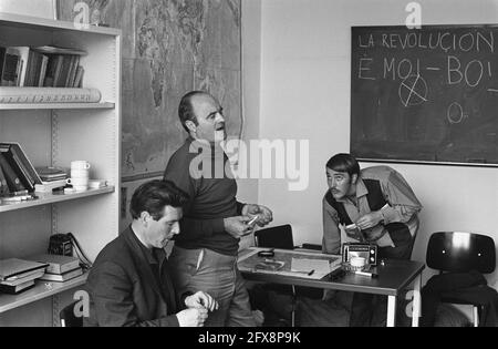 Occupation de l'Université de Tilburg des sciences appliquées Dr Tom de Booy avec des étudiants, 5 mai 1969, Collèges, ÉTUDIANTS, Occupations, pays-Bas, Agence de presse du XXe siècle photo, nouvelles à retenir, documentaire, photographie historique 1945-1990, histoires visuelles, L'histoire humaine du XXe siècle, immortaliser des moments dans le temps Banque D'Images