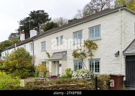 Pont MYLOR, CORNWALL, Royaume-Uni - MAI 9 : vue d'un chalet typique de Cornouailles près du pont Mylor, Falmouth, Cornwall, le 9 mai 2021 Banque D'Images