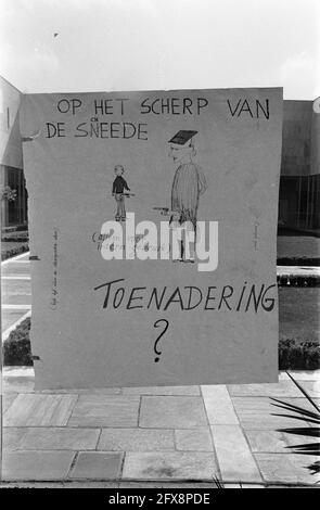 Occupation Université des sciences appliquées de Tilburg, réunion dans le document mural de l'auditorium, 3 mai 1969, Collèges, professions, pays-Bas, agence de presse du xxe siècle photo, nouvelles à retenir, documentaire, photographie historique 1945-1990, histoires visuelles, L'histoire humaine du XXe siècle, immortaliser des moments dans le temps Banque D'Images