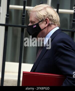 Londres, Angleterre, Royaume-Uni. 26 mai 2021. Le Premier ministre britannique BORIS JOHNSON quitte 10 Downing Street avant la séance hebdomadaire des questions du Premier ministre à la Chambre des communes, alors que son ancien conseiller principal Dominic Cummings témoigne contre son gouvernement dans l'enquête conjointe du Comité de la santé et des soins sociaux et du Comité des sciences et de la technologie sur réponse pandémique du coronavirus. Credit: Tayfun Salci/ZUMA Wire/Alay Live News Banque D'Images