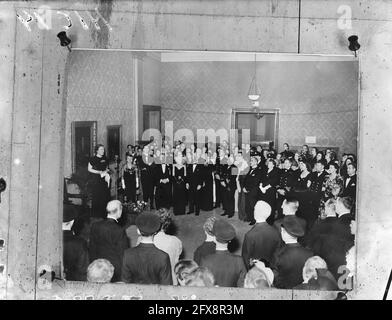 Visite de l'exposition de prêt de pièces maîtresses, au profit des hommes des flottes de marchands alliées organisées à la Galerie d'art de Montréal. La princesse Juliana s'adresse au public dans les deux langues nationales, anglais et français, 1942, famille royale, princesses, Expositions, discours, deuxième guerre mondiale, pays-Bas, Agence de presse du XXe siècle photo, nouvelles à retenir, documentaire, photographie historique 1945-1990, histoires visuelles, L'histoire humaine du XXe siècle, immortaliser des moments dans le temps Banque D'Images