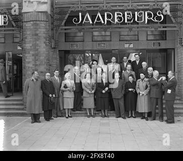 Visite des industriels allemands à Jaarbeurs, 5 avril 1954, FOIRES ANNUELLES, visites, Pays-Bas, Agence de presse du XXe siècle photo, nouvelles à retenir, documentaire, photographie historique 1945-1990, histoires visuelles, L'histoire humaine du XXe siècle, immortaliser des moments dans le temps Banque D'Images