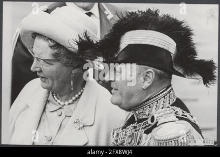 Visite du roi Olav de Norvège. Arrivée. À sa gauche la reine Juliana, 9 septembre 1964, rois, reines, Famille royale, visites d'État, pays-Bas, Agence de presse du XXe siècle photo, nouvelles à retenir, documentaire, photographie historique 1945-1990, histoires visuelles, L'histoire humaine du XXe siècle, immortaliser des moments dans le temps Banque D'Images