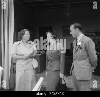 Visite de Margaret Truman [fille du président et chanteur américain] à Soestdijk. Posez avec la reine Juliana et le prince Bernhard, 13 juin 1951, reines, maison royale, princes, Singers, pays-Bas, agence de presse du XXe siècle photo, news to Remember, documentaire, photographie historique 1945-1990, histoires visuelles, L'histoire humaine du XXe siècle, immortaliser des moments dans le temps Banque D'Images