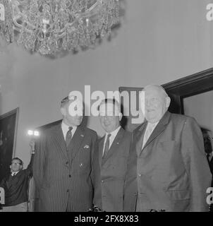 Visite du Premier ministre Marijnen et du ministre LUN en Allemagne de l'Ouest, LUN, Marijnen, Erhard, 1er octobre, 1964, visites, ministres, pays-Bas, Agence de presse du XXe siècle photo, nouvelles à retenir, documentaire, photographie historique 1945-1990, histoires visuelles, L'histoire humaine du XXe siècle, immortaliser des moments dans le temps Banque D'Images