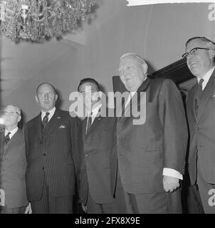 Visite du Premier ministre Marijnen et du ministre LUN en Allemagne de l'Ouest, LUN, Marijnen, Erhard, 1er octobre, 1964, visites, ministres, pays-Bas, Agence de presse du XXe siècle photo, nouvelles à retenir, documentaire, photographie historique 1945-1990, histoires visuelles, L'histoire humaine du XXe siècle, immortaliser des moments dans le temps Banque D'Images