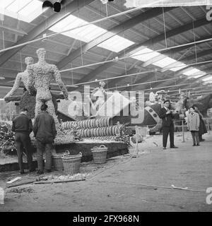 Bloemencorsos 1965, l'un des flotteurs dans les halls d'enchères de Lisse, 23 avril 1965, PRAALWAGENS, bloemencorsos, Pays-Bas, Agence de presse du XXe siècle photo, nouvelles à retenir, documentaire, photographie historique 1945-1990, histoires visuelles, L'histoire humaine du XXe siècle, immortaliser des moments dans le temps Banque D'Images