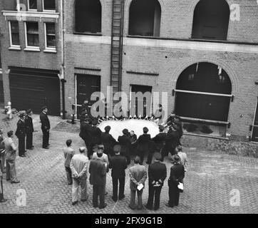 Exercices de lutte contre les incendies à Amsterdam, 6 septembre 1951, exercices de lutte contre les incendies, pays-Bas, photo de l'agence de presse du XXe siècle, nouvelles à retenir, documentaire, photographie historique 1945-1990, histoires visuelles, L'histoire humaine du XXe siècle, immortaliser des moments dans le temps Banque D'Images