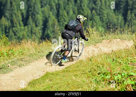 Chatel, France - 18 août 2019. VTT extrême à Chatel , Alpes françaises, portes du Soleil, haute Savoie, France. Banque D'Images