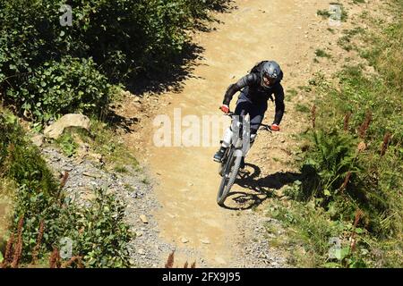 Chatel, France - 18 août 2019. VTT extrême à Chatel , Alpes françaises, portes du Soleil, haute Savoie, France. Banque D'Images