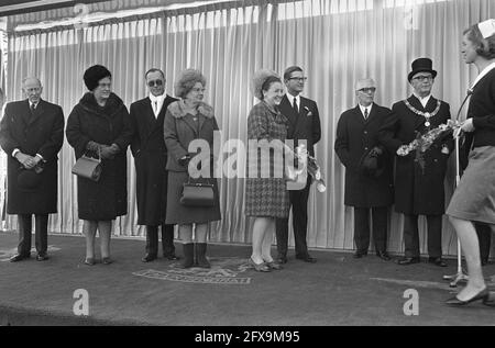 Couple de mariée à la Haye, 9 janvier 1967, newlyweds, pays-Bas, agence de presse du xxe siècle photo, nouvelles à retenir, documentaire, photographie historique 1945-1990, histoires visuelles, L'histoire humaine du XXe siècle, immortaliser des moments dans le temps Banque D'Images