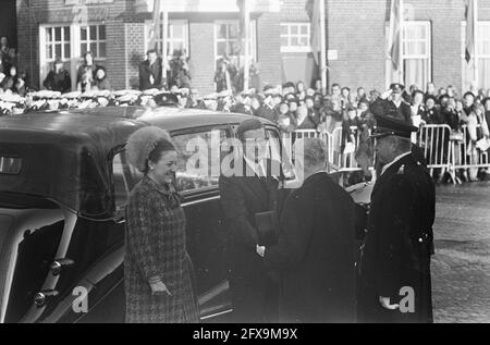 Couple de mariée à la Haye, 9 janvier 1967, newlyweds, pays-Bas, agence de presse du xxe siècle photo, nouvelles à retenir, documentaire, photographie historique 1945-1990, histoires visuelles, L'histoire humaine du XXe siècle, immortaliser des moments dans le temps Banque D'Images