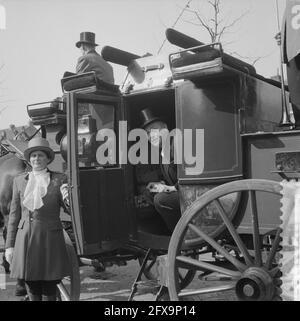 Le maire A. H. van Gelderen de Zaandijk célèbre le 25e anniversaire. Dans les vieux stagecoach anglais, 18 mars 1960, maires, jubilés, Rides, pays-Bas, photo de l'agence de presse du XXe siècle, nouvelles à retenir, documentaire, photographie historique 1945-1990, histoires visuelles, L'histoire humaine du XXe siècle, immortaliser des moments dans le temps Banque D'Images