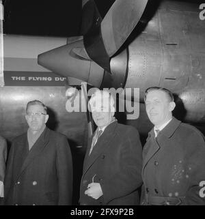 Le maire Bolkestein, le commissaire de police J. Oosting et directeur de la patinoire Deventer, P. L. Bergstrom sont partis pour Göteborg, le 29 janvier 1965, maires, pays-Bas, agence de presse du xxe siècle photo, nouvelles à retenir, documentaire, photographie historique 1945-1990, histoires visuelles, L'histoire humaine du XXe siècle, immortaliser des moments dans le temps Banque D'Images