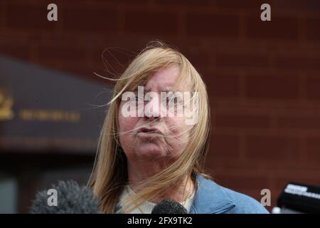 Margaret Aspinall, la militante de Hillsborough, s'adresse aux médias à l'extérieur du stade d'Anfield, à Liverpool, à la suite de l'échec du procès de Hillsborough. Date de la photo: Mercredi 26 mai 2021. Le juge de la Cour Nightingale tenue à la Lowry à Salford, dans le Grand Manchester, a statué qu'il n'y a pas de cas à répondre dans le procès de deux policiers à la retraite, Alan Foster et Donald Denton, et de l'avocat à la retraite Peter Metcalf, Qui ont tous été accusés de pervertir le cours de la justice à la suite de la catastrophe de Hillsborough, le 15 avril 1989. Banque D'Images