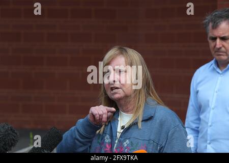 Margaret Aspinall, militante de Hillsborough, parle aux médias à l'extérieur du stade d'Anfield, à Liverpool, après l'échec du procès de Hillsborough. Date de la photo: Mercredi 26 mai 2021. Le juge de la Cour Nightingale tenue à la Lowry à Salford, dans le Grand Manchester, a statué qu'il n'y a pas de cas à répondre dans le procès de deux policiers à la retraite, Alan Foster et Donald Denton, et de l'avocat à la retraite Peter Metcalf, Qui ont tous été accusés de pervertir le cours de la justice à la suite de la catastrophe de Hillsborough, le 15 avril 1989. Banque D'Images