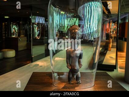 LA COLLECTION MARC LADREIT DE LACHARRIERE AU MUSÉE DU QUAI BRANLY À PARIS Banque D'Images