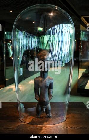 LA COLLECTION MARC LADREIT DE LACHARRIERE AU MUSÉE DU QUAI BRANLY À PARIS Banque D'Images