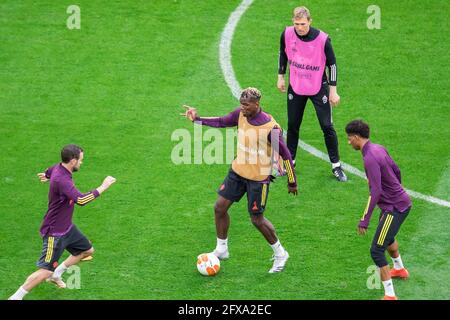 Gdansk, Pologne. 25 mai 2021. Paul Pogba (C) de Manchester United en action lors de la session d'entraînement officielle un jour avant le match final 2021 de l'UEFA Europa League entre Villarreal et Manchester United à l'arène de Gdansk. Crédit : SOPA Images Limited/Alamy Live News Banque D'Images