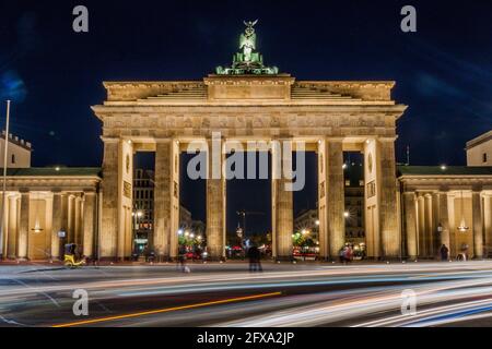 BERLIN, ALLEMAGNE - 6 SEPTEMBRE 2017 : crépuscule à la porte Brandenburger Tor de Brandebourg à Berlin, Allemagne Banque D'Images