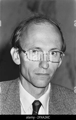 Conseil du parti CDA à Rotterdam dans le cadre des élections parlementaires; 11,12: M. Prof. H. Franken , 3 juillet 1982, conseils de partis, pays-Bas, agence de presse du xxe siècle photo, nouvelles à retenir, documentaire, photographie historique 1945-1990, histoires visuelles, L'histoire humaine du XXe siècle, immortaliser des moments dans le temps Banque D'Images