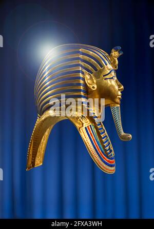 Réplique du masque funéraire du pharaon égyptien toutankhamon Banque D'Images