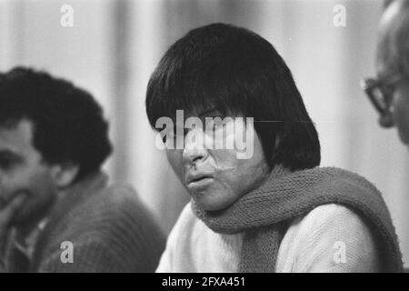 Chilien Carmen Gloria Quintana reçu par les membres de la Chambre Carmen Gloria Quintana, 10 novembre 1987, membres de la Chambre, réceptions, Pays-Bas, Agence de presse du XXe siècle photo, nouvelles à retenir, documentaire, photographie historique 1945-1990, histoires visuelles, L'histoire humaine du XXe siècle, immortaliser des moments dans le temps Banque D'Images