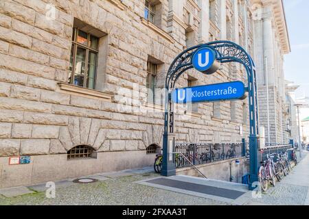 BERLIN, ALLEMAGNE - 30 AOÛT 2017 : vue sur la station de métro U-Bahn Berlin Klosterstrasse. Banque D'Images