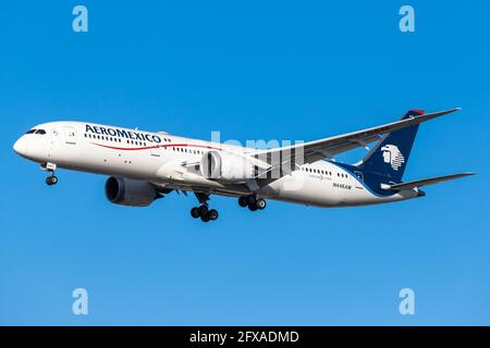 LONDRES, ROYAUME-UNI - 09 février 2020 : Aeromexico (AM / AMX) approche de l'aéroport de Londres Heathrow (EGLL/LHR) avec un Boeing B789 (N446AM/39292). Banque D'Images