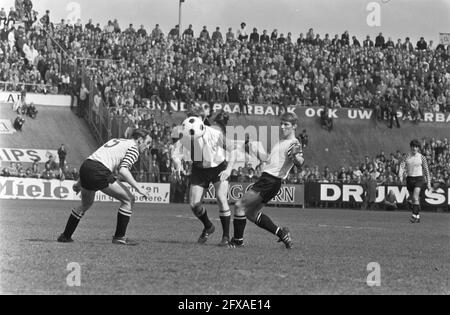 Dos contre Feijenoord 3-0 Kindvall (à droite) scores 1er but, 27 avril 1969, sports, football, pays-Bas, agence de presse du xxe siècle photo, nouvelles à retenir, documentaire, photographie historique 1945-1990, histoires visuelles, L'histoire humaine du XXe siècle, immortaliser des moments dans le temps Banque D'Images