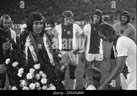 Adieu Sjaak Swart dans Benefit Match Ajax contre Tottenham-Hotspur, Swart avec couronne, 8 août 1973, sports, Football, joueurs de football, pays-Bas, agence de presse du XXe siècle photo, news to remember, documentaire, photographie historique 1945-1990, histoires visuelles, L'histoire humaine du XXe siècle, immortaliser des moments dans le temps Banque D'Images