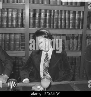 Trois partis progressistes (PvdA, D66, PPR) présentent un cabinet fantôme, Mme prof. m.. Rood-de Boer (PvdA), 18 novembre 1972, politiques, Pays-Bas, Agence de presse du XXe siècle photo, nouvelles à retenir, documentaire, photographie historique 1945-1990, histoires visuelles, L'histoire humaine du XXe siècle, immortaliser des moments dans le temps Banque D'Images