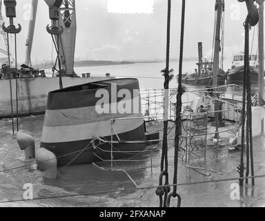 Le navire allemand Vesta sort de la Nouvelle voie navigable, 21 octobre 1952, navires, pays-Bas, agence de presse du XXe siècle photo, news to remember, documentaire, photographie historique 1945-1990, histoires visuelles, L'histoire humaine du XXe siècle, immortaliser des moments dans le temps Banque D'Images