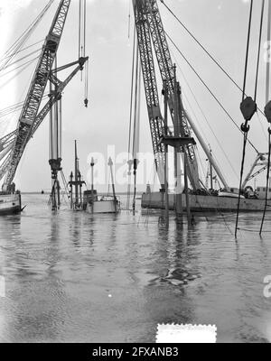 Le navire allemand Vesta est levé de Nieuwe Waterweg, 21 octobre 1952, navires, pays-Bas, agence de presse du XXe siècle photo, news to remember, documentaire, photographie historique 1945-1990, histoires visuelles, L'histoire humaine du XXe siècle, immortaliser des moments dans le temps Banque D'Images