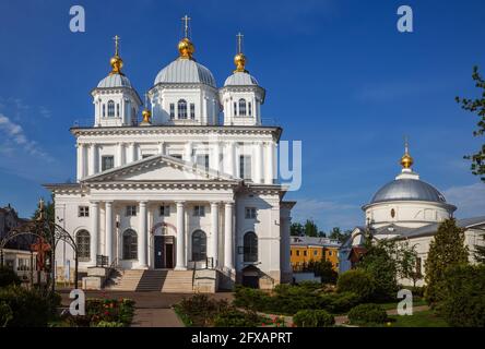 Monastère de Kazan à Yaroslavl. Cathédrale de l'icône Kazan de la mère de Dieu et Église de l'intercession du très Saint Théotokos. Golden R Banque D'Images