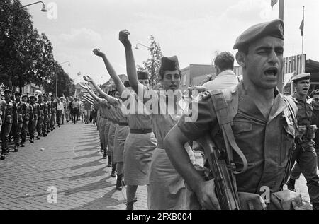 Premier jour des Marches de Nimègue. Armée israélienne, 25 juillet 1967, MILITAIRE, VIERDAAGSE, pays-Bas, agence de presse du xxe siècle photo, nouvelles à retenir, documentaire, photographie historique 1945-1990, histoires visuelles, L'histoire humaine du XXe siècle, immortaliser des moments dans le temps Banque D'Images