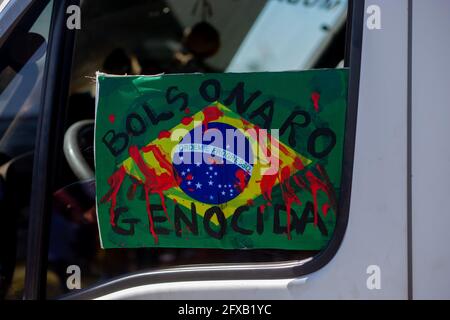 26 mai 2021, Brasilia, Distrito Federal, Brasil: (INT) les centrals de l'Union et les mouvements sociaux protestent contre la faim à Brasilia. 26 mai 2021, Brasilia, Brésil: Des manifestants liés à des centrals syndicaux et des mouvements sociaux protestent contre le gouvernement Bolsonaro, pour la vaccination contre le Covid-19, le paiement d'une aide d'urgence plus importante et la lutte contre la faim à l'Esplanade des ministères, à Brasilia, ce mercredi matin (26). Les entités ont l'intention de faire don de 3 tonnes de nourriture aux collecteurs de matériaux recyclables et ont promis de faire un acte sans agglomération et de maintenir des protocoles sanitaires à l'intérieur Banque D'Images