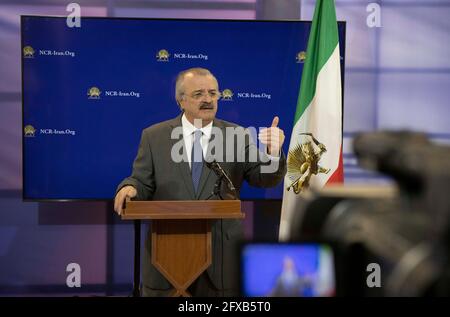 Paris, France. 26 mai 2021. Mohammad Mohaddessin, Président de la Commission des affaires étrangères du Conseil national de la résistance (CNRI), prenant la parole au cours d'un briefing en ligne sur l'élection présidentielle iranienne à venir. Mohaddessin a déclaré que le régime deviendra plus vulnérable face au soulèvement national imminent qui attend dans les ailes et quand cela se produira, il sera beaucoup plus intense et répandu que les années précédentes. En résumé, pour Khamenei, il s’agit d’une bataille de survie. (Photo de Siavosh Hosseini/SOPA Images/Sipa USA) crédit: SIPA USA/Alay Live News Banque D'Images