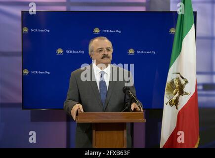 Paris, France. 26 mai 2021. Mohammad Mohaddessin, Président de la Commission des affaires étrangères du Conseil national de la résistance (CNRI), prenant la parole au cours d'un briefing en ligne sur l'élection présidentielle iranienne à venir. Mohaddessin a déclaré que le régime deviendra plus vulnérable face au soulèvement national imminent qui attend dans les ailes et quand cela se produira, il sera beaucoup plus intense et répandu que les années précédentes. En résumé, pour Khamenei, il s’agit d’une bataille de survie. Crédit : SOPA Images Limited/Alamy Live News Banque D'Images