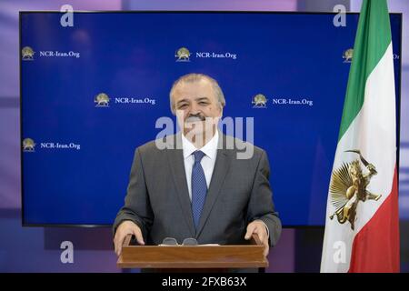 Paris, France. 26 mai 2021. Mohammad Mohaddessin, Président de la Commission des affaires étrangères du Conseil national de la résistance (CNRI), prenant la parole au cours d'un briefing en ligne sur l'élection présidentielle iranienne à venir. Mohaddessin a déclaré que le régime deviendra plus vulnérable face au soulèvement national imminent qui attend dans les ailes et quand cela se produira, il sera beaucoup plus intense et répandu que les années précédentes. En résumé, pour Khamenei, il s’agit d’une bataille de survie. Crédit : SOPA Images Limited/Alamy Live News Banque D'Images