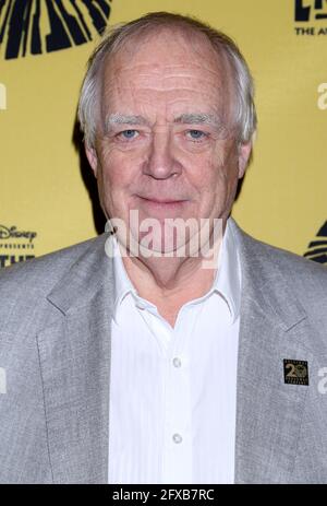 NEW YORK, NY- 5 NOVEMBRE : Tim Rice arrive au 20e anniversaire de Broadway du Roi Lion, qui s'est tenu au Théâtre Minskoff, le 5 novembre 2017, à New York. Crédit : Joseph Marzullo/MediaPunch Banque D'Images