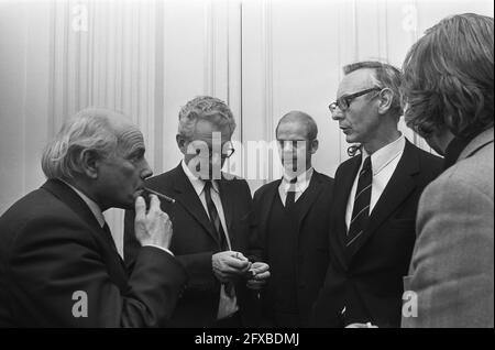 Débat d'interpellation à la Chambre basse sur la guerre au Vietnam de gauche à droite Den Uyl, Marcus Bakker, de Gaay Fortman et Van der Stoel, 20 décembre 1972, débats de chambre, politique, Pays-Bas, Agence de presse du XXe siècle photo, nouvelles à retenir, documentaire, photographie historique 1945-1990, histoires visuelles, L'histoire humaine du XXe siècle, immortaliser des moments dans le temps Banque D'Images