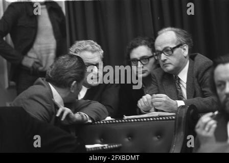 Débat d'interpellation à la Chambre basse sur la guerre au Vietnam numéro 17A, 18A et 20A Fre Meis, M. Bakker, A. de Leeuw et J. F. Wolf (tous CPN), 20 décembre 1972, débats de chambre, pays-Bas, agence de presse du xxe siècle photo, nouvelles à retenir, documentaire, photographie historique 1945-1990, histoires visuelles, L'histoire humaine du XXe siècle, immortaliser des moments dans le temps Banque D'Images