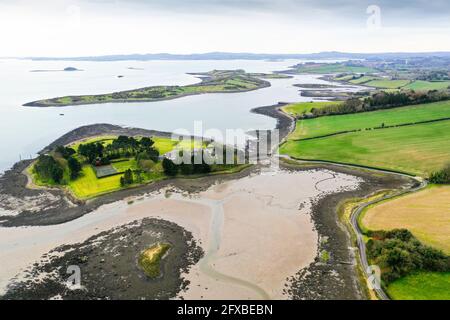 Vue aérienne de drone au-dessus de Strangford Lough Banque D'Images