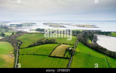 Vue aérienne de drone au-dessus de Strangford Lough Banque D'Images