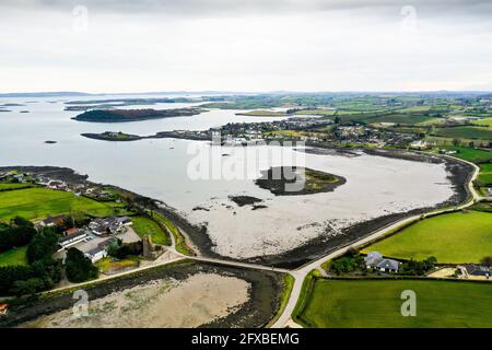 Vue aérienne de drone au-dessus de Strangford Lough Banque D'Images