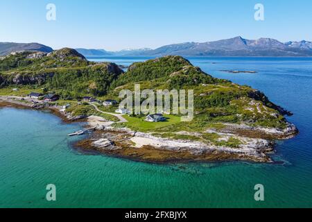 Norvège, Troms og Finnmark, Brensholmen, vue aérienne de la petite colonie côtière sur l'île de Senja Banque D'Images