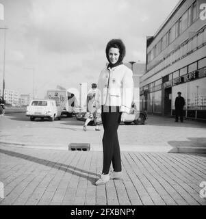 Joan Haanappel avec Viennese Ice Revue à Schiedam, 8 février 1967, danse sur glace, portraits, Revues, pays-Bas, agence de presse du XXe siècle photo, news to remember, documentaire, photographie historique 1945-1990, histoires visuelles, L'histoire humaine du XXe siècle, immortaliser des moments dans le temps Banque D'Images